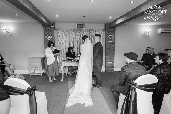 Toby & Holly - Slaters Country Inn  00319