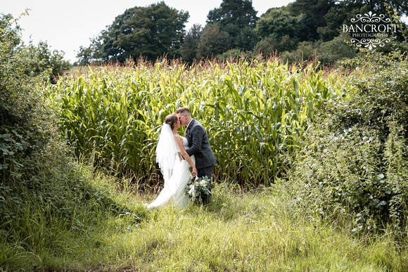 Toby & Holly - Slaters Country Inn  00511