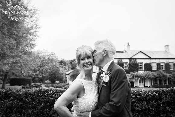 Lenny & Karen - Statham Lodge  00467